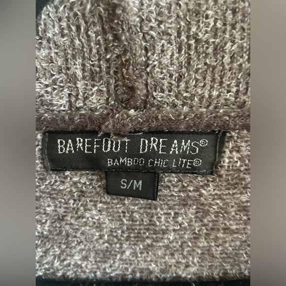 Barefoot Dreams drape front cardigan. - Picture 4 of 4